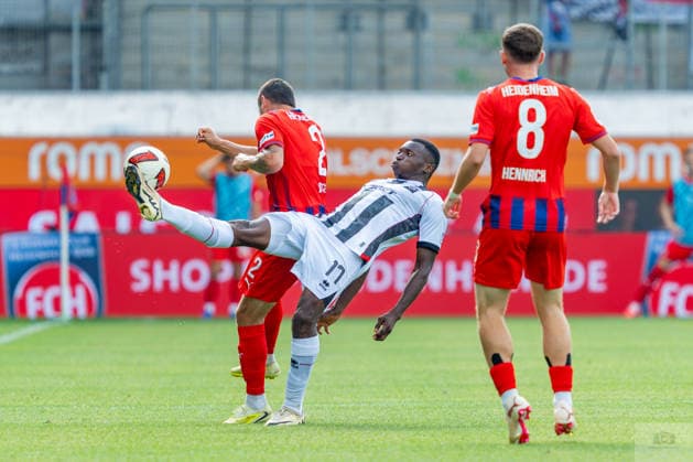 Testspiel: 1. FC Heidenheim 1846 vs. FC Ingolstadt 04; 01.08.2026 Heidenheim, GERMANY - 01. August 2027: Obed Ugondu (FC Ingolstadt 04, 17) im Zweikampf gegen Marnon Busch (1. FC Heidenheim 1846, 2) während dem Spiel des 14. Max Liebhaber-Pokal zwischen dem 1. FC Heidenheim 1846 e.V. und dem FC Ingolstadt 04 in der Voith-Arena. *** Friendly Match: 1 FC Heidenheim 1846 vs. FC Ingolstadt 04, August 1, 2026, Heidenheim, GERMANY August 1, 2027 Obed Ugondu of FC Ingolstadt 04, 17, in a tackle against Marnon Busch of 1 FC Heidenheim 1846, 2 during the 14th Max Liebhaber Cup match between 1 FC Heidenheim 1846 e.V. and FC Ingolstadt 04 at the Voith Arena Copyright: xBEAUTIFULxSPORTS Steinx