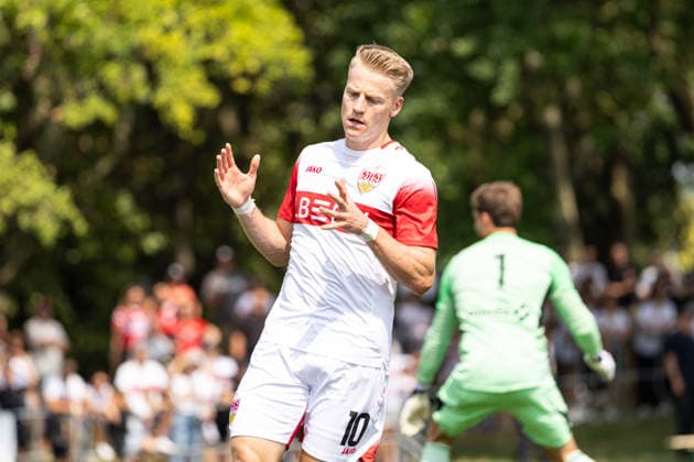 Deutschland: VfB Stuttgart vs Paris FC, Testspiel, Saison 2026 27, (Stuttgart): Chris Führich Chris Fuehrich, (VfB Stuttgart, 10) Portraitfoto, Portrait, Einzelaufnahme, Porträt Stuttgart Trainingsgelände VfB Stuttgart Baden Württemberg Deutschland *** Germany: VfB Stuttgart vs. Paris FC, Friendly Match, 2026–27 Season, Stuttgart: Chris Führich, VfB Stuttgart, 10 portrait photos, portrait, individual shot, portrait at VfB Stuttgart’s training facility in Baden-Württemberg, Germany Copyright: xBenedictxChristx