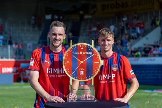 Die Kapitaene Patrick Mainka (1.FC Heidenheim, 06) Jan Schoeppner (1.FC Heidenheim, 03) mit Pokal nach dem Spiel, GER, 1. FC Heidenheim vs. FC Ingolstadt, Fußball, Max-Liebhaber-Pokal, 2026 2027, 01.08.2026, DFL DFB REGULATIONS PROHIBIT ANY USE OF PHOTOGRAPHS AS IMAGE SEQUENCES AND OR QUASI-VIDEO, GER, 1. FC Heidenheim vs. FC Ingolstadt, Fußball, Max-Liebhaber-Pokal, 2026 2027, 01.08.2026 Heidenheim *** Captains Patrick Mainka (1 FC Heidenheim) and Jan Schoeppner (06 1 FC Heidenheim) with the trophy after the game, GER, 1 FC Heidenheim vs. FC Ingolstadt, soccer, Max Liebhaber Cup, 2026–2027, August 1, 2026, DFL and DFB regulations prohibit any use of photographs as image sequences and or quasi-video, GER, 1 FC Heidenheim vs. FC Ingolstadt, soccer, Max Liebhaber Cup, 2026–2027, August 1, 2026, Heidenheim Copyright: xEibner-Pressefoto JanixPlessx EP_JPL