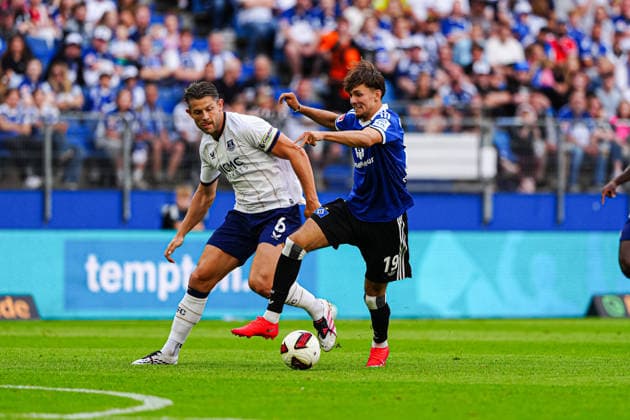 James Tarkowski (FC Everton, 06), Otto Stange (Hamburger SV, 19) GER, Hamburger SV vs. FC Everton, Fußball, Testspiel, Saison 2026 2027, 01.08.2026 GER, Hamburger SV vs. FC Everton, Fußball, Testspiel, Saison 2026 2027, 01.08.2026 Hamburg *** James Tarkowski, Everton FC, 06; Otto Stange, Hamburger SV, 19 GER; Hamburger SV vs. Everton FC, soccer, friendly match, 2026–2027 season, August 1, 2026 GER, Hamburger SV vs. Everton FC, soccer, friendly match, 2026–2027 season, August 1, 2026, Hamburg Copyright: xEibner-Pressefoto MarcelxvonxFehrnx EP_MFN