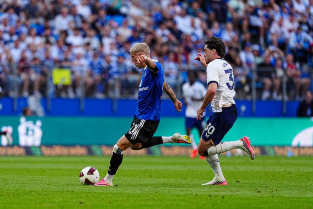 Torschuss Torchance Albert Gronbaek (Hamburger SV, 11) GER, Hamburger SV vs. FC Everton, Fußball, Testspiel, Saison 2026 2027, 01.08.2026 GER, Hamburger SV vs. FC Everton, Fußball, Testspiel, Saison 2026 2027, 01.08.2026 Hamburg *** Shot on goal, scoring chance: Albert Gronbaek, Hamburger SV, 11 GER, Hamburger SV vs. Everton FC, soccer, friendly match, 2026–2027 season, August 1, 2026 GER, Hamburger SV vs. Everton FC, soccer, friendly match, 2026–2027 season, August 1, 2026 Hamburg Copyright: xEibner-Pressefoto MarcelxvonxFehrnx EP_MFN