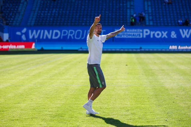 Tim Kleindienst (Gladbach) bedankt sich bei den Fans; GER, FC Hansa Rostock vs. Borussia Mönchengladbach, Fußball, Männer, Testspiel, Spielzeit 2026 2027, 01.08.2026 Rostock Ostseestadion Mecklenburg - Vorpommern Deutschland *** Tim Kleindienst Gladbach Thanks the Fans GER, FC Hansa Rostock vs. Borussia Mönchengladbach, Soccer, Men, Friendly Match, 2026–2027 Season, August 1, 2026, Rostock Ostseestadion, Mecklenburg-Western Pomerania, Germany