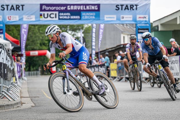 Kristyna Zemanova of the Czech Republic (left) at a World Cycling Series race in the gravel discipline, Hlinsko, Chrudim district, Pardubice Region, August 1st, 2026. (CTKxPhoto DavidxTanecek) CTKPhotoP2026080103921  CTKPhotoP2026080103921
