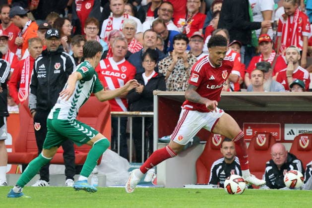 31 Justin Butler (Energie Cottbus, r.) Fussball Testspiel 2026 2027 FC Energie Cottbus - SV Werder Bremen *** 31 Justin Butler, Energie Cottbus, right foot; soccer friendly match 2026–2027: FC Energie Cottbus vs. SV Werder Bremen