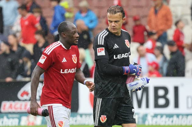 7 Christian Kinsombi (Energie Cottbus, l.) und 29 Kevin Kratzsch (Energie Cottbus) Fussball Testspiel 2026 2027 FC Energie Cottbus - SV Werder Bremen *** 7 Christian Kinsombi, Energie Cottbus, left, and 29 Kevin Kratzsch, Energie Cottbus, Soccer Friendly Match 2026 2027 FC Energie Cottbus vs. SV Werder Bremen