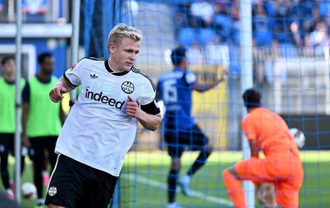 01.08.2026, xfux, Fussball Testspiel, SV Waldhof Mannheim - Eintracht Frankfurt, v.l. Torschuetze Torschütze Jonathan Burkardt (Eintracht Frankfurt) Torjubel, Jubel, Goal celebration, celebrate the goal zum 0:1 jubelnd bejubelt jubelt jubeln Jubel (DFL DFB REGULATIONS PROHIBIT ANY USE OF PHOTOGRAPHS as IMAGE SEQUENCES and or QUASI-VIDEO) Mannheim *** August 1, 2026, xfux, Soccer Friendly Match, SV Waldhof Mannheim vs. Eintracht Frankfurt, from left: Goal Scorer Jonathan Burkardt, Eintracht Frankfurt, Goal Celebration, Celebration, Goal celebration, celebrating the goal, 0–1, cheering, celebrated, cheers, celebration, DFL, DFB REGULATIONS PROHIBIT ANY USE OF PHOTOGRAPHS as IMAGE SEQUENCES and or QUASI-VIDEO, Mannheim