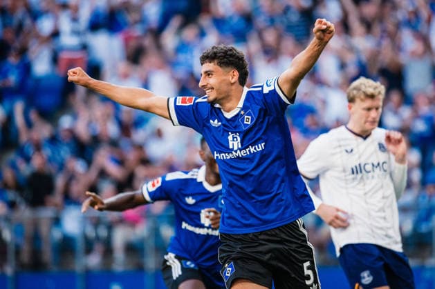 Testspiel: Hamburger SV vs. FC Everton, 01.08.2026 Patson Daka (Hamburger SV, 27) trifft zum 1:1, TOR, JUBEl, hier Martin Adeline (Hamburger SV, 5); Fußball, Testspiel: Hamburger SV vs. FC Everton am 01.08.2026 im Volksparkstadion, Hamburg DFL REGULATIONS PROHIBIT ANY USE OF PHOTOGRAPHS AS IMAGE SEQUENCES AND OR QUASI-VIDEO. *** Friendly Match: Hamburger SV vs. FC Everton, August 1, 2026. Patson Daka (Hamburger SV, 27) scores to make it 1–1. GOAL, CELEBRATION, here Martin Adeline of Hamburger SV, 5 soccer, Friendly Match: Hamburger SV vs. Everton FC on August 1, 2026, at the Volksparkstadion, Hamburg. DFL regulations prohibit any use of photographs as image sequences and or quasi-video. Copyright: xBEAUTIFULxSPORTS Tonhäuserx