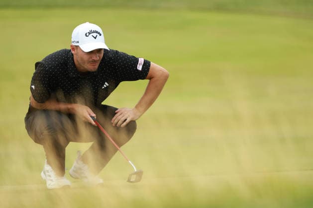 Rocket Classic DETROIT, MICHIGAN - AUGUST 1: Rasmus Hojgaard of Denmark lines up his putt on the 17th green during the third round of the Rocket Classic 2026 at the Detroit Country Club in Detroit, Michigan, MI, USA Saturday, August 1, 2026. Detroit Michigan United States  Copyright: xJorgexLemusx originalFilename:lemus-rocketcl260801_np2pI.jpg
