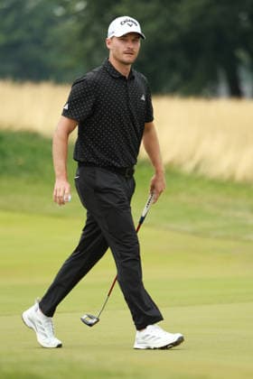 Rocket Classic DETROIT, MICHIGAN - AUGUST 1: Rasmus Hojgaard of Denmark acknowledges the gallery on the 17th green during the third round of the Rocket Classic 2026 at the Detroit Country Club in Detroit, Michigan, MI, USA Saturday, August 1, 2026. Detroit Michigan United States  Copyright: xJorgexLemusx originalFilename:lemus-rocketcl260801_npLPJ.jpg