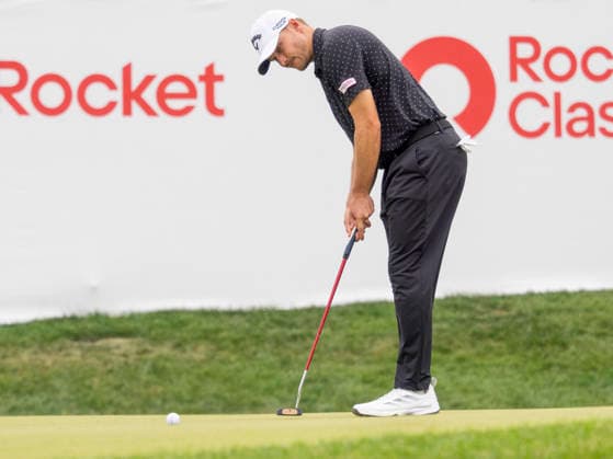 DETROIT, MI - AUGUST 01: Rasmus Hojgaard putts on the 18th green during the third round of the Rocket Classic at Detroit Golf Club on August 01, 2026, in Detroit, Michigan. (Photo by Joseph Weiser Icon Sportswire) GOLF: AUG 01 PGA, Golf Herren Rocket Classic EDITORIAL USE ONLY Icon2608010243