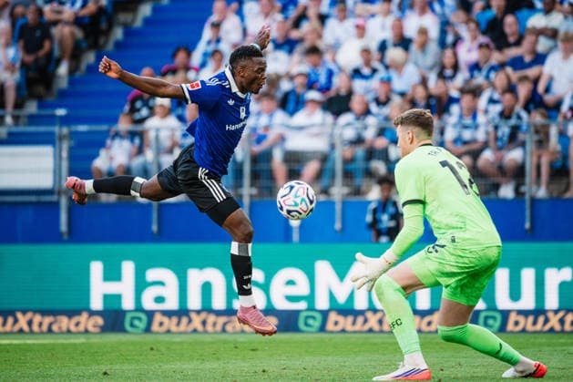 Testspiel: Hamburger SV vs. FC Everton, 01.08.2026 Patson Daka (Hamburger SV, 27) fliegt am Ball vorbei; Fußball, Testspiel: Hamburger SV vs. FC Everton am 01.08.2026 im Volksparkstadion, Hamburg DFL REGULATIONS PROHIBIT ANY USE OF PHOTOGRAPHS AS IMAGE SEQUENCES AND OR QUASI-VIDEO. *** Friendly Match: Hamburger SV vs. Everton FC, August 1, 2026—Patson Daka (Hamburger SV, 27) misses the ball. Soccer, Friendly Match: Hamburger SV vs. Everton FC on August 1, 2026, at the Volksparkstadion, Hamburg. DFL regulations prohibit any use of photographs as image sequences and or quasi-video. Copyright: xBEAUTIFULxSPORTS Tonhäuserx
