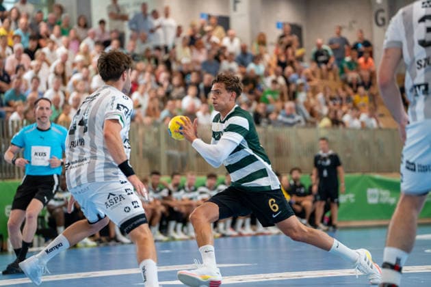 Handball I Herren I Saison 2026-2027 I Testspiel I HC Oppenweiler Backnang - Sporting Lissabon CP I 01.08.2026 Francisco Costa (6, Sporting Lissabon) mit Ball Backnang Murrtal Arena Baden-Württemberg Deutschland *** Handball I Men I 2026–2027 Season I Friendly Match I HC Oppenweiler vs. Sporting Lisbon CP I August 1, 2026 Francisco Costa 6, Sporting Lisbon with the ball Backnang Murrtal Arena Baden-Württemberg Germany Copyright: xLobeca MaxxPetershansx