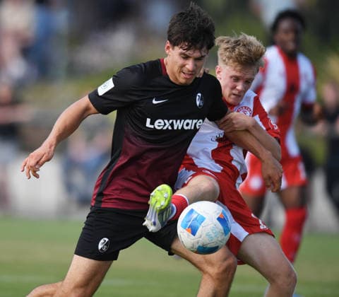 01.08.2026, xophax, Fussball , DFB - Pokal U19 , A- Junioren , A- Jugend . 1 Runde. Fortuna Köln gegen SC Freiburg. Yanik Boos ( SC Freiburg ) , links und Adrian Carlo Meier - Wagner , rechts ( SC Fortuna Köln ) Köln *** August 1, 2026, xophax, Soccer, DFB Cup U19, A Juniors, A Youth, 1st Round: Fortuna Cologne vs. SC Freiburg—Yanik Boos (SC Freiburg, left) and Adrian Carlo Meier Wagner (SC Fortuna Cologne, right)
