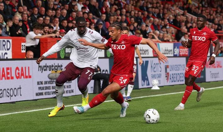 Hearts Amadou Ba-sy and Aberdeen s Nesta Guinness-Walker Aberdeen v Heart of Midlothian, William Hill Scottish Premiership, Football, Pittodrie, Aberdeen, Scotland, UK - 01 Aug 2026Aberdeen Pittodrie Scotland United Kingdom  Copyright: xRussellxCheyne Shutterstockx 17024383ap