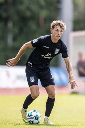 SSV Jahn Regensburg vs. SSV Ulm 1846 Fußball, Fussball, Testspiel, Trainingsplatz Regensburg 01.08.26 Freisteller Einzelbild Benjamin Goller (SSV Ulm 1846 Fußball, 07) SSV Jahn Regensburg vs. SSV Ulm 1846 Fußball, Fussball, Testspiel, Trainingsplatz Regensburg 01.08.26 Foto: Lucca Fundel Regensburg Trainingsplatz Bayern Deutschland *** SSV Jahn Regensburg vs. SSV Ulm 1846 Soccer, Football, Friendly Match, Regensburg Training Ground 01 08 26 Cropped Single Image Benjamin Goller SSV Ulm 1846 Soccer, 07 SSV Jahn Regensburg vs. SSV Ulm 1846 Soccer, Football, Friendly Match, Regensburg Training Ground 01 08 26 Photo by Lucca Fundel Regensburg Training Ground Bavaria Germany