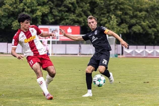 SSV Jahn Regensburg vs. SSV Ulm 1846 Fußball, Fussball, Testspiel, Trainingsplatz Regensburg 01.08.26 v.l. Marco Wörner (SSV Jahn Regensburg, 11), Alexander Kopf (SSV Ulm 1846 Fußball, 20) SSV Jahn Regensburg vs. SSV Ulm 1846 Fußball, Fussball, Testspiel, Trainingsplatz Regensburg 01.08.26 Foto: Lucca Fundel Regensburg Trainingsplatz Bayern Deutschland *** SSV Jahn Regensburg vs. SSV Ulm 1846 Soccer, Football, Friendly Match, Regensburg Training Field, August 1, 2026, from left: Marco Wörner (SSV Jahn Regensburg), 11, Alexander Kopf SSV Ulm 1846 Soccer, 20 SSV Jahn Regensburg vs. SSV Ulm 1846 Soccer, Friendly Match, Regensburg Training Ground 01 08 26 Photo by Lucca Fundel Regensburg Training Ground Bavaria Germany