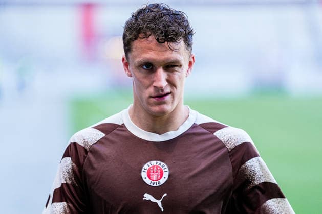 Deutschland: Fußball 2. Bundesliga 2026 27, Vorbereitungsspiel FC St. Pauli vs Deportivo de A Coruna Millerntor-Stadion (Hamburg): Martijn Kaars (FC St. Pauli, 19), Porträt Portrait *** Germany Soccer 2. Bundesliga 2026–27, Preseason Match: FC St. Pauli vs. Deportivo de A Coruna, Millerntor Stadium, Hamburg; Martijn Kaars, FC St. Pauli, 19, Profile Copyright: xStefanxTrochax