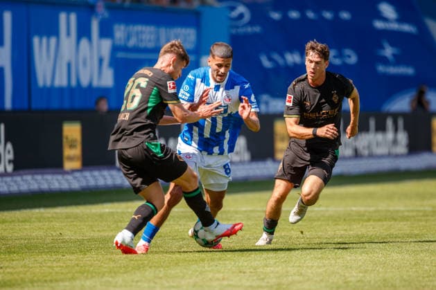 v.l. Lukas Ullrich (Gladbach) , Ouassim Karada (Rostock) und Philipp Sander (Gladbach) ; GER, FC Hansa Rostock vs. Borussia Mönchengladbach, Fußball, Männer, Testspiel, Spielzeit 2026 2027, 01.08.2026 Rostock Ostseestadion Mecklenburg - Vorpommern Deutschland *** From left: Lukas Ullrich (Gladbach), Ouassim Karada (Rostock), and Philipp Sander (Gladbach) GER, FC Hansa Rostock vs. Borussia Mönchengladbach, Soccer, Men, Friendly, 2026–2027 Season, August 1, 2026, Rostock Ostseestadion, Mecklenburg-Western Pomerania, Germany