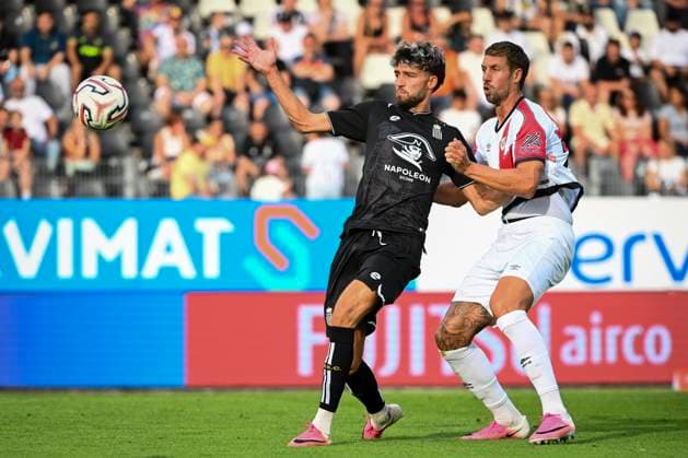 Sporting Charleroi v Rayo Vallecano - Jupiler Pro League Friendly CHARLEROI, BELGIUM - AUGUST 01 : Colassin Antoine midfielder of Sporting Charleroi fights for the ball with Lejeune Florian of Rayo Vallecano during the Jupiler Pro League friendly match between Sporting Charleroi and Rayo Vallecano de Madrid on August 1, 2026 in Charleroi, Belgium, 01 08 2026 Charleroi Belgium  Copyright: xVincentxKalutx
