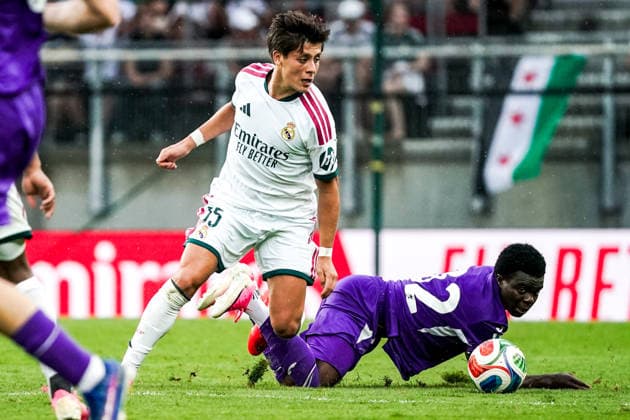 Fussball: Österreich: Internationales Testspiel 2026 2027 - 01.08.2026 - Real Madrid CF vs. ACF Fiorentina - Wörthersee Stadion (Klagenfurt, Österreich); Arda Güler (Real Madrid), Christ Ravynel Inao Oulai (Fiorentina) *** Soccer Austria International Friendly 2026 2027 01 08 2026 Real Madrid CF vs. ACF Fiorentina Wörthersee Stadium, Klagenfurt, Austria Arda Güler (Real Madrid), Christ Ravynel Inao Oulai (Fiorentina) Copyright: xLUKAxKOLANOVICx