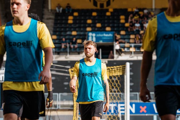 Niederlande Deutschland: Fußball Testspiel Männer 2026 - 2027 - Roda JC Kerkrade vs. Alemannia Aachen - Parkstad Limburg Stadion, Mika Schroers (Alemannia Aachen, 27), Warmmachen, Bank, Transfergerüchte, Einwechselspieler *** Netherlands vs. Germany Men s Soccer Friendly 2026 2027 Roda JC Kerkrade vs. Alemannia Aachen Parkstad Limburg Stadium, Mika Schroers Alemannia Aachen, 27, Warm-up, Bench, Transfer Rumors, Substitutes Copyright: xThiemoxRudolphx