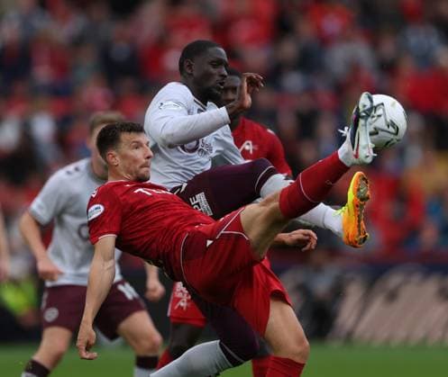 Aberdeen s Brad Lyons and Hearts Amadou Ba-sy Aberdeen v Heart of Midlothian, William Hill Scottish Premiership, Football, Pittodrie, Aberdeen, Scotland, UK - 01 Aug 2026Aberdeen Pittodrie Scotland United Kingdom  Copyright: xRussellxCheyne Shutterstockx 17024383be