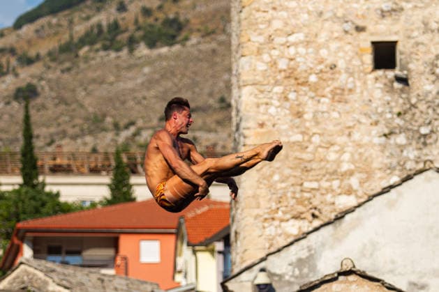 Red Bull Cliff Diving spectacle draws thousands of spectators to Mostar MOSTAR, BOSNIA AND HERZEGOVINA - AUGUST 01: The world s top cliff divers gather in Mostar, Bosnia and Herzegovina for the Red Bull Cliff Diving World Series, held at the iconic Old Bridge, one of the country s most recognizable landmarks on August 01, 2026. Athletes performed dives from heights of 27 meters for men and 21 meters for women, showcasing exceptional precision, technique and courage before thousands of spectators lining the banks of the Neretva River and the city s historic Old Town. Mostar is once again hosting one of the most spectacular events in the world of extreme sports, bringing together the world s best cliff divers while attracting thousands of local and international visitors. Denis Zuberi Anadolu Mostar Bosnia and Herzegovina. Editorial use only. Please get in touch for any other usage.  Copyright: x2026xAnadoluxDenisxZuberix