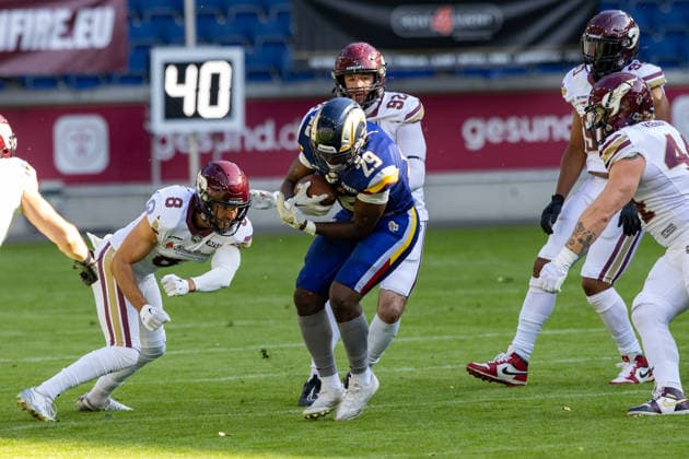 29 Lionel Bangala (Running Back) Alpine Rams run with the ball. 8 Max Richter (Strong Saftey) Rhein Fire on the way to tackle. Rhein Fire vs Alpine Rams, American Football, American Football League Europe, Week 11, 2026, 01.08.2026, Duisburg Schauinsland-Reisen-Arena Germany Copyright: xPFA ChristopherxMettkenx