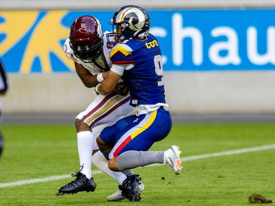 9 Maliek Cote (Cornerback) Alpine Rams tackle 6 Kaylon Geiger (Wide Receiver) Rhein Fire Rhein Fire vs Alpine Rams, American Football, American Football League Europe, Week 11, 2026, 01.08.2026, Duisburg Schauinsland-Reisen-Arena Germany Copyright: xPFA ChristopherxMettkenx