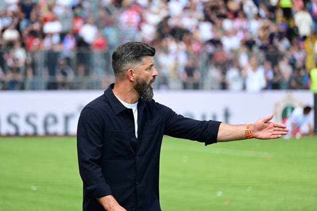01.08.2026 xkhx Kassel Regionalliga Südwest Saison 2026 2027 - Bundesliga Freundschaftsspiel KSV Hessen Kassel - FC Schalke 04 Trainer Miron Muslic. FC Schalke 04 gestikulierend *** August 1, 2026 xkhx Kassel Regional League Southwest 2026–2027 Season Bundesliga Friendly Match KSV Hessen Kassel vs. FC Schalke 04 Coach Miron Muslic of FC Schalke 04 gesturing