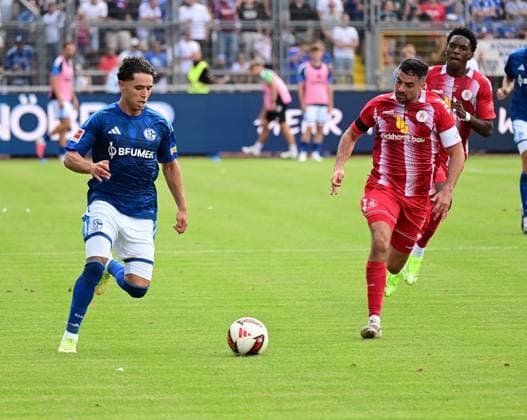 01.08.2026 xkhx Kassel Regionalliga Südwest Saison 2026 2027 - Bundesliga Freundschaftsspiel KSV Hessen Kassel - FC Schalke 04 Freisteller Soufiane El-Faouzi (5, S04) gegen Nael Najjer (32, Hessen Kassel) *** August 1, 2026 xkhx Kassel Regionalliga Southwest 2026–2027 Season Bundesliga Friendly Match KSV Hessen Kassel vs. FC Schalke 04 Free Kick by Soufiane El Faouzi 5, S04 vs. Nael Najjer 32, Hessen Kassel