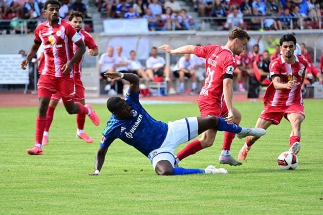 01.08.2026 xkhx Kassel Regionalliga Südwest Saison 2026 2027 - Bundesliga Freundschaftsspiel KSV Hessen Kassel - FC Schalke 04 Bryan Lasme (S04) gegen Luis Podolski (21, Hessen Kassel) *** August 1, 2026 xkhx Kassel Regional League Southwest 2026–2027 Season Bundesliga Friendly Match KSV Hessen Kassel vs. FC Schalke 04 Bryan Lasme (S04) vs. Luis Podolski 21, Hessen Kassel