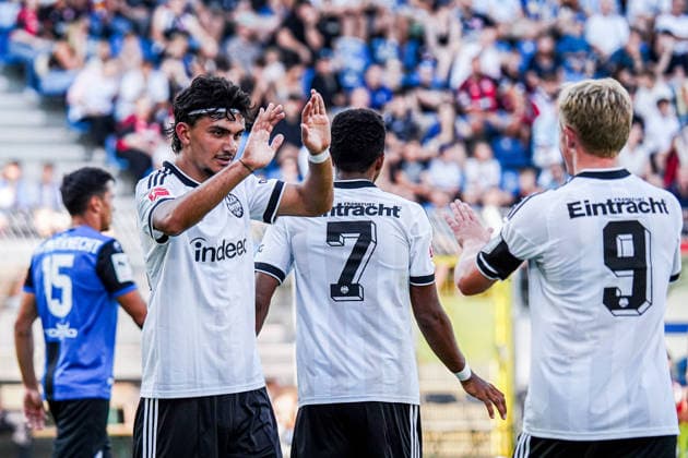 Deutschland: Fussball 2026 2027 , Testspiel , Freundschaftsspiel - SV Waldhof Mannheim vs. SG Einracht Frankfurt - Carl-Benz-Stadion (Mannheim) : Can Uzun (Eintracht Frankfurt, 42) und Jonathan Burkardt (Eintracht Frankfurt, 9) Mimik, Gesichtsausdruck, Emotion, Tor und Torjubel zum 0:1 Mannheim Carl-Benz-Stadion Deutschland *** German Soccer 2026 2027, Exhibition Match, Friendly Match: SV Waldhof Mannheim vs. SG Eintracht Frankfurt at Carl Benz Stadium, Mannheim; Can Uzun (Eintracht Frankfurt, 42) and Jonathan Burkardt (Eintracht Frankfurt, 9); facial expressions, emotions, goal, and goal celebration for the 0–1 score; Mannheim, Carl Benz Stadium, Germany Copyright: xBennetxLongx