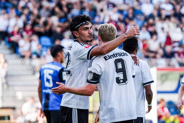 Deutschland: Fussball 2026 2027 , Testspiel , Freundschaftsspiel - SV Waldhof Mannheim vs. SG Einracht Frankfurt - Carl-Benz-Stadion (Mannheim) : Can Uzun (Eintracht Frankfurt, 42) und Jonathan Burkardt (Eintracht Frankfurt, 9) Mimik, Gesichtsausdruck, Emotion, Tor und Torjubel zum 0:1 Mannheim Carl-Benz-Stadion Deutschland *** German Soccer 2026 2027, Exhibition Match, Friendly Match: SV Waldhof Mannheim vs. SG Eintracht Frankfurt at Carl Benz Stadium, Mannheim; Can Uzun (Eintracht Frankfurt, 42) and Jonathan Burkardt (Eintracht Frankfurt, 9); facial expressions, emotions, goal, and goal celebration for the 0–1 score at Carl Benz Stadium, Mannheim, Germany Copyright: xBennetxLongx