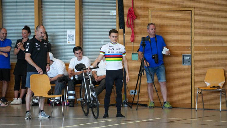 Philipp Thies Rapp konzentriert sich vor seiner Kür, RSV Tailfingen, Deutschland Weltcup, Kunstrad, 01.08.2026 Weltcup, Kunstrad, 01.08.2026 Foto: Eibner-Pressefoto Pascal Sattler *** Philipp Thies Rapp concentrates before his free routine, RSV Tailfingen, Germany, World Cup, Artistic Cycling, August 1, 2026, World Cup, Artistic Cycling, August 1, 2026. Photo: Eibner Press Photo by Pascal Sattler Copyright: xEibner-Pressefotox EP_PSR