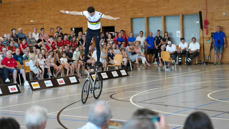 Philipp Thies Rapp mit einem Lenker-Sprung während seiner Kür, RSV Tailfingen, Deutschland Weltcup, Kunstrad, 01.08.2026 Weltcup, Kunstrad, 01.08.2026 Foto: Eibner-Pressefoto Pascal Sattler *** Philipp Thies Rapp performing a handlebar jump during his freestyle routine, RSV Tailfingen, Germany, World Cup, Artistic Cycling, August 1, 2026, World Cup, Artistic Cycling, August 1, 2026. Photo: Eibner Press Photo by Pascal Sattler Copyright: xEibner-Pressefotox EP_PSR