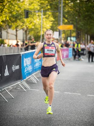 Adidas Runners City Night Berlin 2026 Lucia Hemmeling (SCC Berlin 15206) 5KM Frauen, adidas Runners City Night am Kurfürstendamm in Berlin-Charlottenburg, Berlin (Deutschland) am 01. August 2026 *** Adidas Runners City Night Berlin 2026 Lucia Hemmeling SCC Berlin 15206 5KM Women s Race, adidas Runners City Night on Kurfürstendamm in Berlin-Charlottenburg, Berlin, Germany, on August 1, 2026 Copyright: xBEAUTIFULxSPORTS Kuehnx