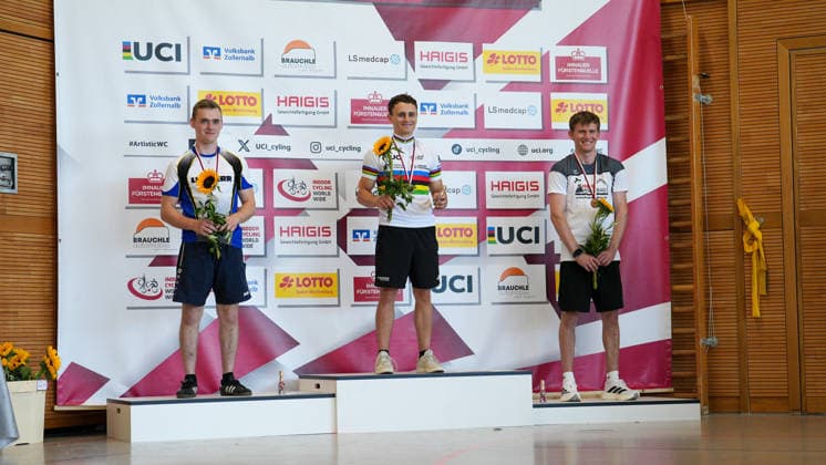 Philipp Thies Rapp, Jonas Beiter und Linus Weber bei der Siegerehrung, RSV Tailfingen, Deutschland Weltcup, Kunstrad, 01.08.2026 Weltcup, Kunstrad, 01.08.2026 Foto: Eibner-Pressefoto Pascal Sattler *** Philipp Thies Rapp, Jonas Beiter, and Linus Weber at the awards ceremony, RSV Tailfingen, Germany; Artistic Cycling World Cup, August 1, 2026; Artistic Cycling World Cup, August 1, 2026; Photo: Eibner; Press photo by Pascal Sattler Copyright: xEibner-Pressefotox EP_PSR