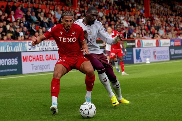 UK: Aberdeen v Heart of Midlothian - Scottish Premiership at Pittodrie Stadium in Aberdeen , Scotland on 01 August 2026 Aberdeen v Heart of Midlothian - Scottish Premiership at Pittodrie Stadium in Aberdeen , Scotland on 01 August 2026 N. Guinness-Walker of Aberdeen FC battles with Amadou Ba-Sy of Heart of Midlothian FC Aberdeen Pittodrie Stadium Scotland Copyright: xJamesxChristiex
