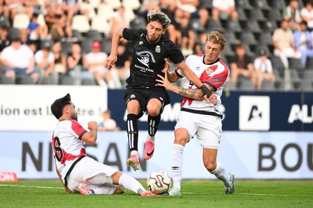 Sporting Charleroi v Rayo Vallecano - Jupiler Pro League Friendly CHARLEROI, BELGIUM - AUGUST 01 : Colassin Antoine midfielder of Sporting Charleroi fights for the ball with Fernandez Pelayo of Rayo Vallecano during the Jupiler Pro League friendly match between Sporting Charleroi and Rayo Vallecano de Madrid on August 1, 2026 in Charleroi, Belgium, 01 08 2026 Charleroi Belgium  Copyright: xVincentxKalutx