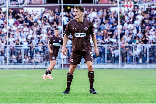 Deutschland: Fußball 2. Bundesliga 2026 27, Vorbereitungsspiel FC St. Pauli vs Deportivo de A Coruna Millerntor-Stadion (Hamburg): Martijn Kaars (FC St. Pauli, 19), Freisteller *** Germany Soccer 2. Bundesliga 2026–27, Preseason Match: FC St. Pauli vs. Deportivo de A Coruna, Millerntor Stadium, Hamburg; Martijn Kaars, FC St. Pauli, 19, Cutout Copyright: xStefanxTrochax