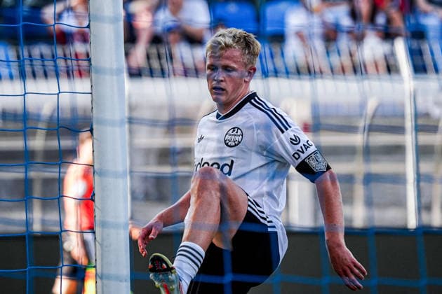 Deutschland: Fussball 2026 2027 , Testspiel , Freundschaftsspiel - SV Waldhof Mannheim vs. SG Einracht Frankfurt - Carl-Benz-Stadion (Mannheim) : Jonathan Burkardt (Eintracht Frankfurt, 9) tritt gegen den Pfosten, Mimik, Gesichtsausdruck, Emotion Mannheim Carl-Benz-Stadion Deutschland *** Germany Soccer 2026 2027, Exhibition Match, Friendly Match SV Waldhof Mannheim vs. SG Eintracht Frankfurt, Carl Benz Stadium, Mannheim, Jonathan Burkardt (Eintracht Frankfurt), 9 hits the post, facial expression, emotion, Mannheim, Carl Benz Stadium, Germany Copyright: xBennetxLongx