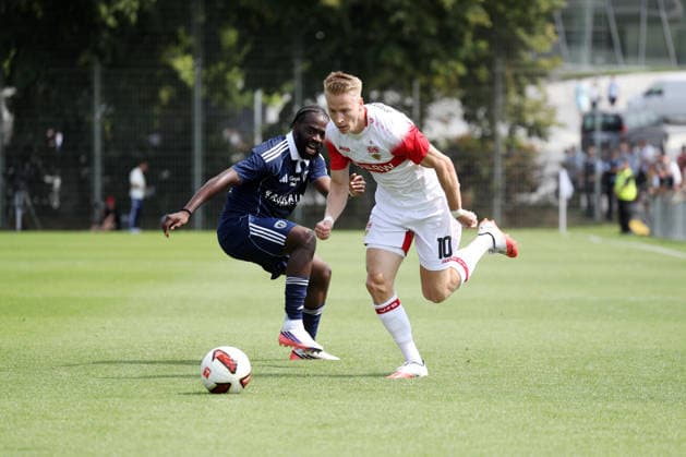 01.08.26 VfB Stuttgart - Paris FC Deutschland, Stuttgart, 01.08.2026, Fussball, Bundesliga, Saison 2026 2027, Testspiel, VfB Stuttgart - Paris FC: v.l. Jonathan Ikone (Paris FC), Chris Führich (VfB Stuttgart). *** August 1, 2026: VfB Stuttgart vs. Paris FC, Germany, Stuttgart, August 1, 2026, Soccer, Bundesliga, 2026–2027 Season, Friendly Match, VfB Stuttgart vs. Paris FC; Jonathan Ikone (Paris FC), Chris Führich (VfB Stuttgart)