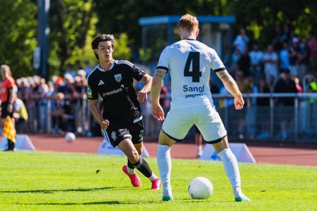 Mika Walther (1. FC Bocholt, 23) greift Nick Sangl (VFB Hilden, 04) an VFB Hilden vs. 1. FC Bocholt, Fussball, Regionalliga-West, 01.Spieltag, Saison 2026 27, 01.08.2026, VFB Hilden vs. 1. FC Bocholt, Fussball, Regionalliga-West, 01.Spieltag, Saison 2026 27, 01.08.2026 Hilden *** Mika Walther (1 FC Bocholt, 23) tackles Nick Sangl (VFB Hilden, 04) in the match between VFB Hilden and 1 FC Bocholt, soccer, Regionalliga West, Matchday 1, 2026–27 season, August 1, 2026, VFB Hilden vs. 1 FC Bocholt, Soccer, Regionalliga West, Matchday 1, 2026–27 Season, August 1, 2026, Hilden Copyright: xEibner-Pressefoto LukasxBaldygax EP_LBA