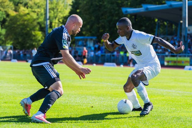 Patrick Kurzen (1. FC Bocholt, 07) stellt Mohamed Cisse (VFB Hilden, 13) mit dem Ball, Zweikampf VFB Hilden vs. 1. FC Bocholt, Fussball, Regionalliga-West, 01.Spieltag, Saison 2026 27, 01.08.2026, VFB Hilden vs. 1. FC Bocholt, Fussball, Regionalliga-West, 01.Spieltag, Saison 2026 27, 01.08.2026 Hilden *** Patrick Kurzen (1 FC Bocholt, 07) challenges Mohamed Cisse (VFB Hilden, 13) for the ball; VFB Hilden vs. 1 FC Bocholt, soccer, Regionalliga West, Matchday 1, 2026–27 season, August 1, 2026, VFB Hilden vs. 1 FC Bocholt, soccer, Regionalliga West, Matchday 1, 2026–27 season, August 1, 2026, Hilden Copyright: xEibner-Pressefoto LukasxBaldygax EP_LBA
