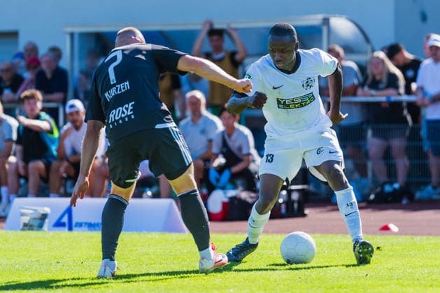 Patrick Kurzen (1. FC Bocholt, 07) stellt Mohamed Cisse (VFB Hilden, 13) der den Ball hat VFB Hilden vs. 1. FC Bocholt, Fussball, Regionalliga-West, 01.Spieltag, Saison 2026 27, 01.08.2026, VFB Hilden vs. 1. FC Bocholt, Fussball, Regionalliga-West, 01.Spieltag, Saison 2026 27, 01.08.2026 Hilden *** Patrick Kurzen (1 FC Bocholt, 07) marks Mohamed Cisse (VFB Hilden, 13), who has the ball. VFB Hilden vs. 1 FC Bocholt, Soccer, Regionalliga West, Matchday 1, 2026–27 Season, August 1, 2026, VFB Hilden vs. 1 FC Bocholt, Soccer, Regionalliga West, Matchday 1, 2026–27 Season, August 1, 2026, Hilden Copyright: xEibner-Pressefoto LukasxBaldygax EP_LBA