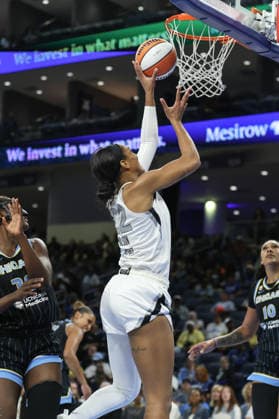 CHICAGO, USA - August 1: A ja Wilson (22 Las Vegas Aces) attempts a layup during the game between the Chicago Sky and Las Vegas Aces at the United Center on Saturday, August 1 in Chicago, USA  Copyright: xShainaxBenhiyoun SPPx Sportspressphoto_SPR198993