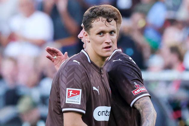 Martijn Kaars (FC St. Pauli) celebrates after scoring his teams second goal with Mathias Rasmussen (FC St. Pauli) during the pre-season friendly match between FC St. Pauli and RC Deportivo La Corunaat Millerntor Stadium on August 1, 2026 in Hamburg, Germany. (Photo by Marco Steinbrenner DeFodi Images) - *** Martijn Kaars of FC St. Pauli celebrates after scoring his team s second goal alongside Mathias Rasmussen of FC St. Pauli during the preseason friendly match between FC St. Pauli and RC Deportivo La Coruna at Millerntor Stadium on August 1, 2026, in Hamburg, Germany. Photo by Marco Steinbrenner, DeFodi Images