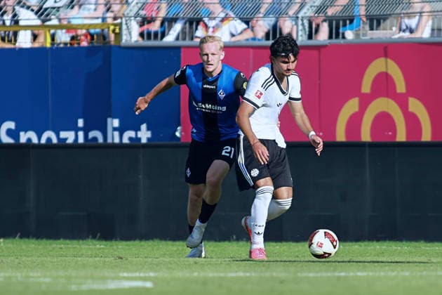 v. li. im Zweikampf, Can Uzu (Eintracht Frankfurt, 42),Julian Rieckmann (SV Waldhof Mannheim, 21) GER, SV Waldhof Mannheim gegen Eintracht Frankfurt, Fussball, Testspieltag, Spielzeit 2026, 01.08.2026. (DFL DFB REGULATIONS PROHIBIT ANY USE OF PHOTOGRAPHS as IMAGE SEQUENCES and or QUASI-VIDEO). GER,SV Waldhof Mannheim gegen Eintracht Frankfurt, Fussball, Testspieltag, Spielzeit 2026, 01.08.2026. Mannheim *** From left in a one-on-one duel: Can Uzu (Eintracht Frankfurt, 42) and Julian Rieckmann (SV Waldhof Mannheim, 21, GER); SV Waldhof Mannheim vs. Eintracht Frankfurt, soccer, friendly match day, 2026 season, August 1, 2026 DFL DFB regulations prohibit any use of photographs as image sequences and or quasi-video GER, SV Waldhof Mannheim vs. Eintracht Frankfurt, soccer, friendly match day, 2026 season, August 1, 2026, Mannheim Copyright: xEibner-Pressefoto JoergxHirschx EP_JHH