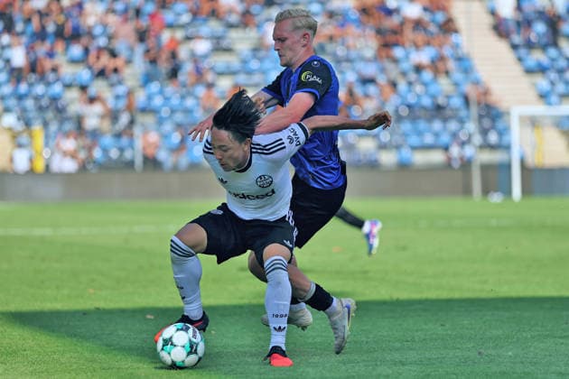 v.li.Julian Rieckmann ( SV Waldhof Mannheim, 21), Keita Kosugi (Eintracht Frankfurt, 26 ) GER, SV Waldhof Mannheim gegen Eintracht Frankfurt, Fussball, Testspieltag, Spielzeit 2026, 01.08.2026. (DFL DFB REGULATIONS PROHIBIT ANY USE OF PHOTOGRAPHS as IMAGE SEQUENCES and or QUASI-VIDEO). GER,SV Waldhof Mannheim gegen Eintracht Frankfurt, Fussball, Testspieltag, Spielzeit 2026, 01.08.2026. Mannheim *** From left: Julian Rieckmann, SV Waldhof Mannheim, 21; Keita Kosugi, Eintracht Frankfurt, 26 (GER); SV Waldhof Mannheim vs. Eintracht Frankfurt, soccer, friendly match day, 2026 season, August 1, 2026 DFL DFB regulations prohibit any use of photographs as image sequences and or quasi-video GER, SV Waldhof Mannheim vs. Eintracht Frankfurt, soccer, preseason match day, 2026 season, August 1, 2026, Mannheim Copyright: xEibner-Pressefoto JoergxHirschx EP_JHH